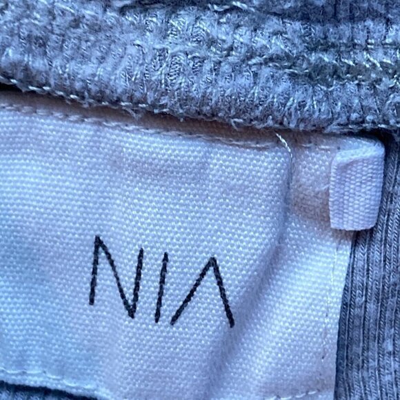 SOLD- LOT OF MIXXED CROP TOPS WITH 2 SHORTS SIZE SMALL XS - Picture 3 of 15